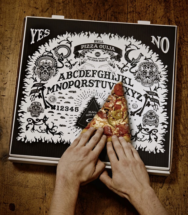 pizza tablero de ouija publicidad
