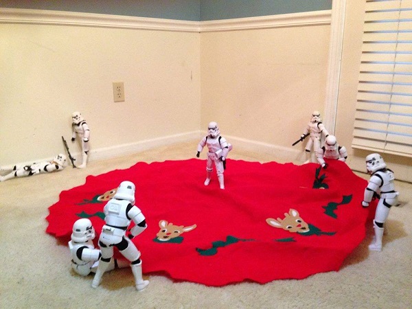 stormtroopers preparando regalos de navidad